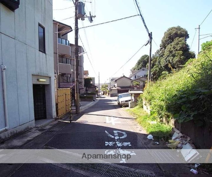 シャトレカルマン301の周辺