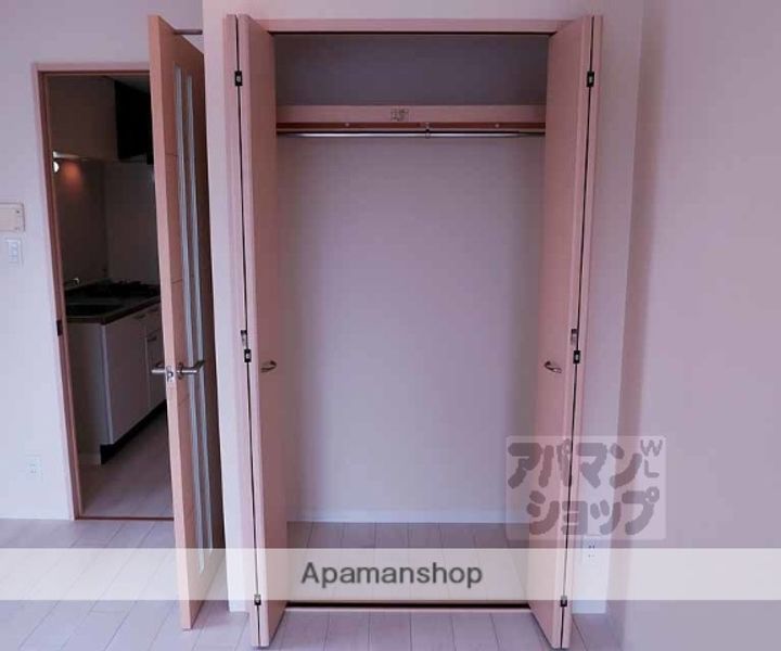 京都府京都市下京区朱雀北ノ口町の賃貸マンションの内装