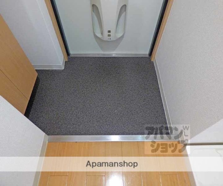 ハウスセゾン四条通506の玄関