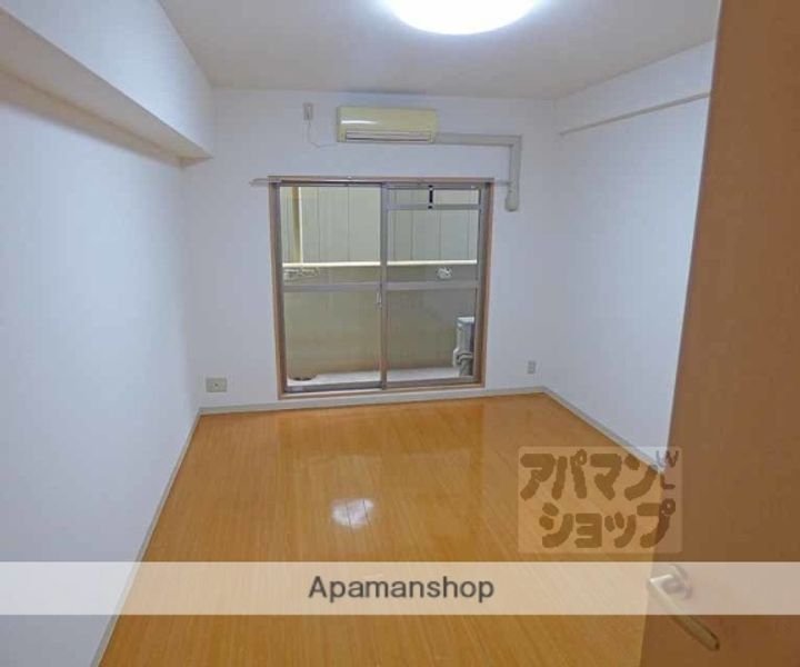 ハウスセゾン四条通506の居間