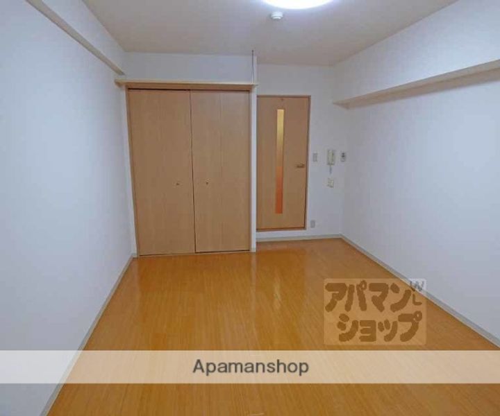 ハウスセゾン四条通506の居間