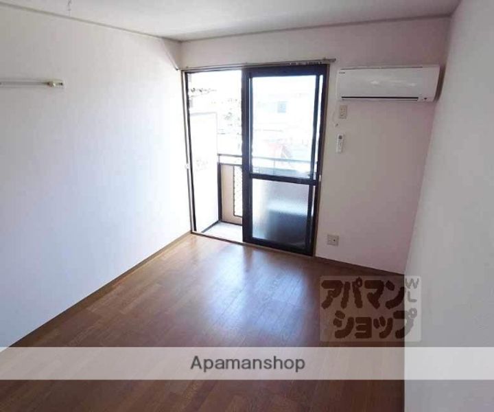 セジュール藤森202の居間