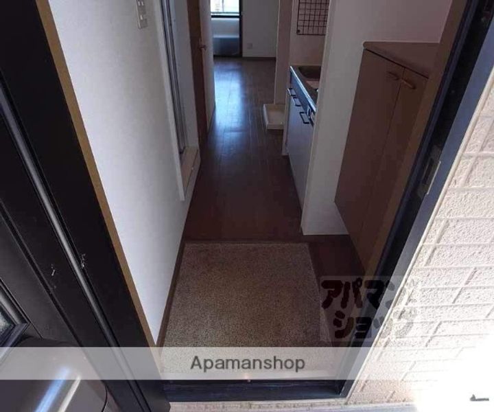 セジュール藤森202の玄関