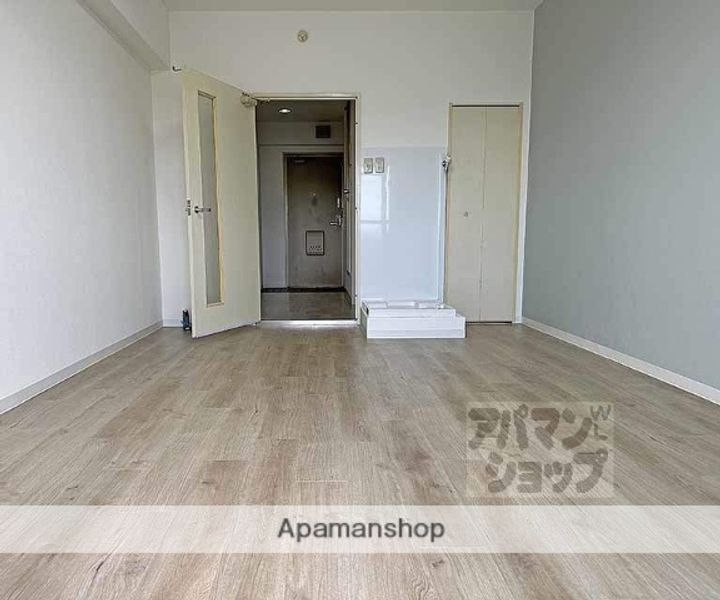 レナジア城南宮601の居間