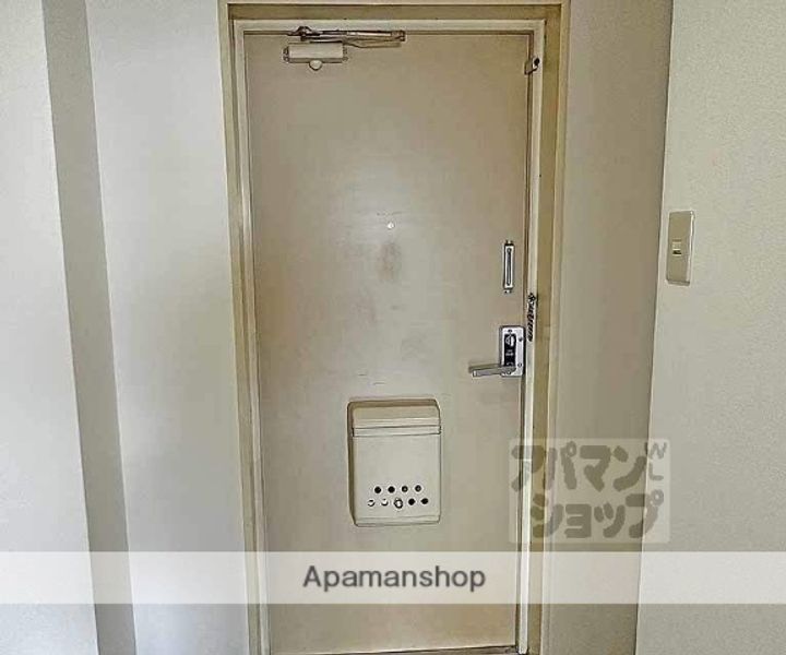 レナジア城南宮601の玄関