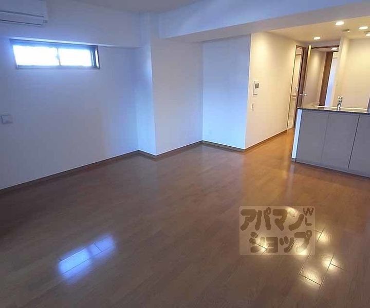 リーガル京都烏丸東403の居間