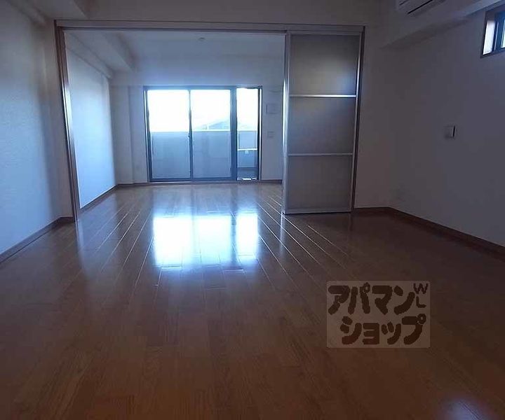 リーガル京都烏丸東403の居間