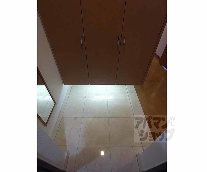 リーガル京都烏丸東403の玄関