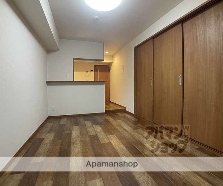 QUINT五条烏丸801の居間