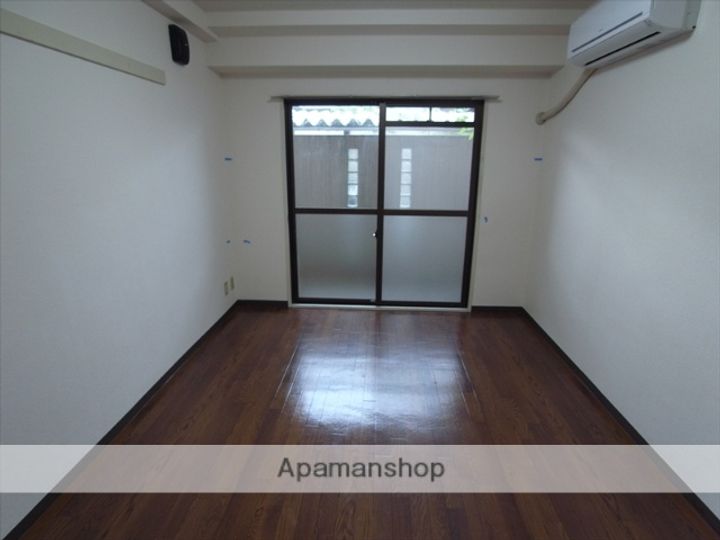 ライオンズマンション鴨川北108の居間