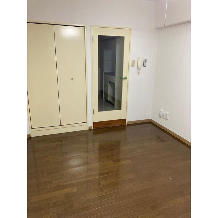 GARNET RESIDENCE下鴨406号室の居間