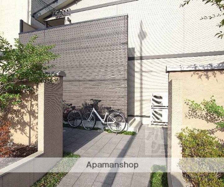 レオパレス川端御池104の外観