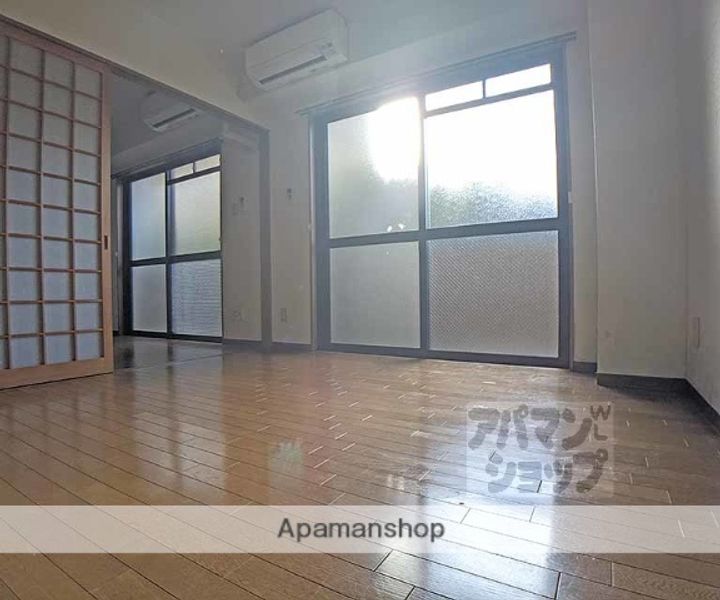 ドミール東山307の居間