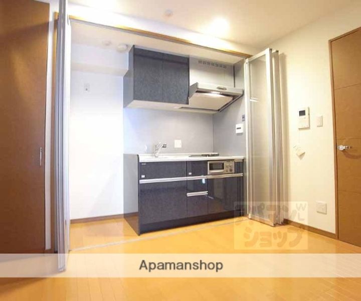 リーガル京都四条烏丸203の居間