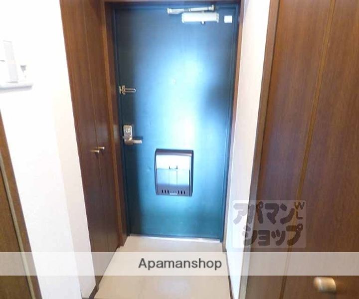 リーガル京都河原町III401の玄関