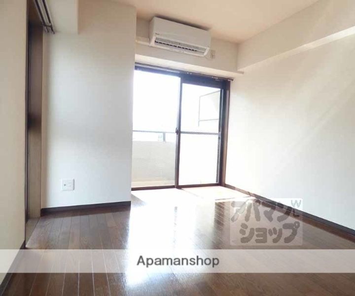 リーガル京都河原町III401の居間