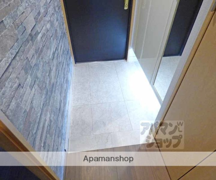 ベルヴィ高瀬川1301Kの玄関