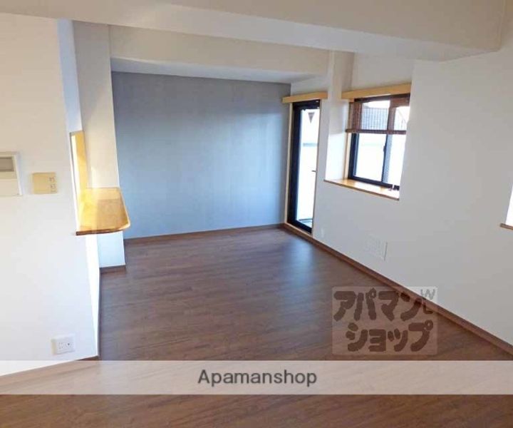 ベルヴィ高瀬川1301Kの居間