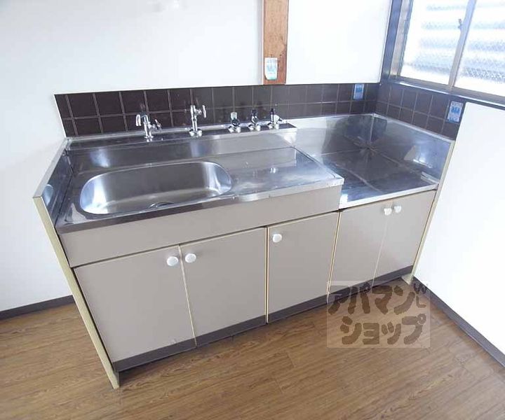 ドミール厨子奥 B棟202のキッチン