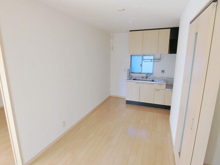 京都府城陽市寺田乾出北の賃貸アパート107の居間