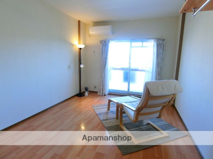 ウエストヒルズ同志社前Ⅱ号館1301の居間