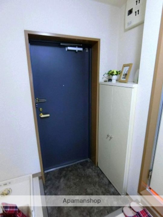 ウエストヒルズ同志社前Ⅱ号館1207の玄関