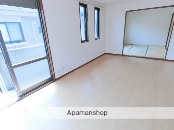 京都府木津川市木津川原田の賃貸アパート201の居間