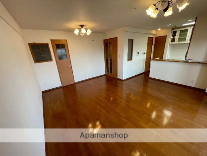 アルカディーナ城陽の居間