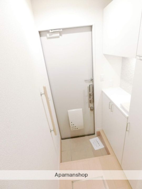 京都府木津川市城山台11丁目の賃貸アパート203の玄関