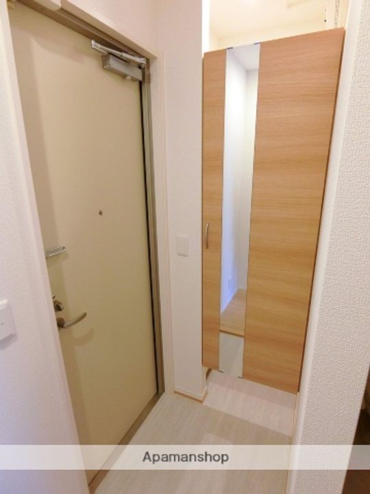 フィデル大住105の玄関