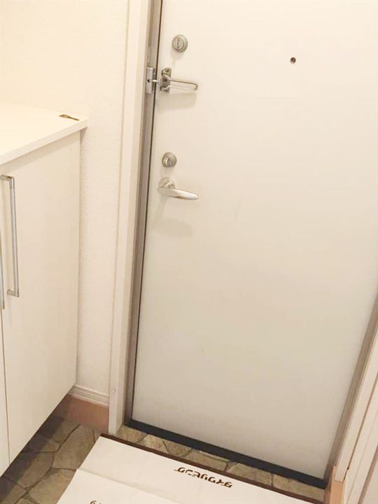 リビングタウン木津川 A棟の玄関