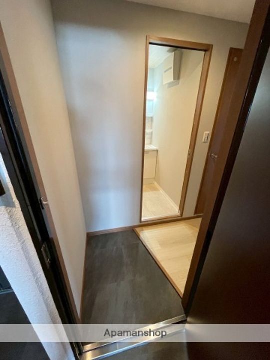 京都府城陽市平川古宮の賃貸マンション303の玄関