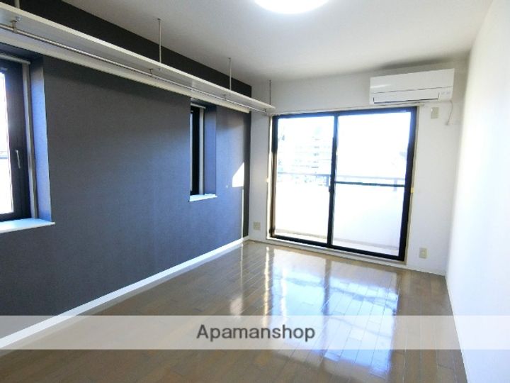 リベルテ新田辺の居間