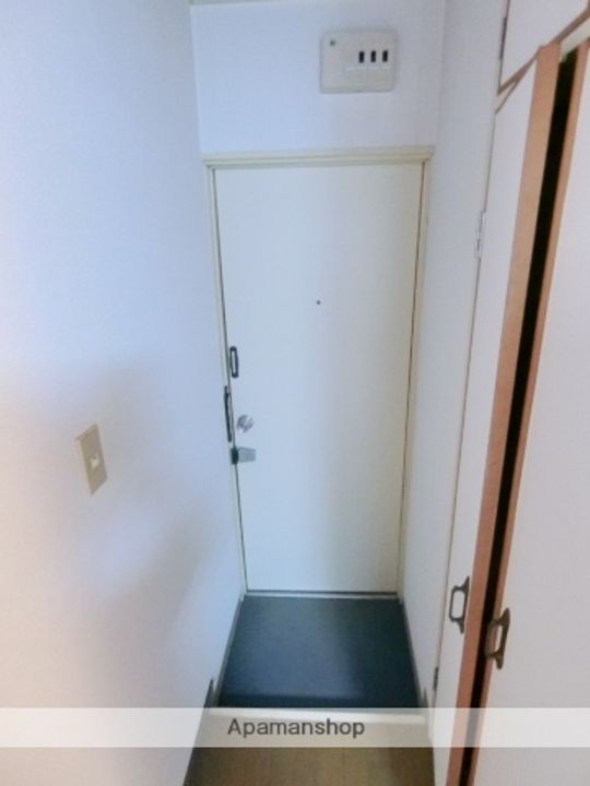 山川マンションの玄関