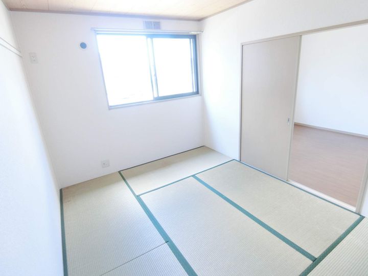 セラビ梅美台B棟103の内装