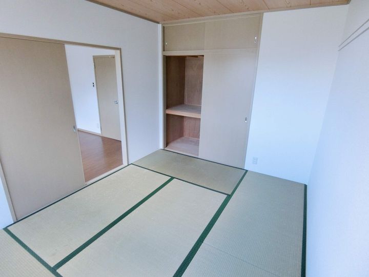 セラビ梅美台B棟103の内装