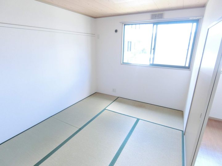 セラビ梅美台B棟103の内装