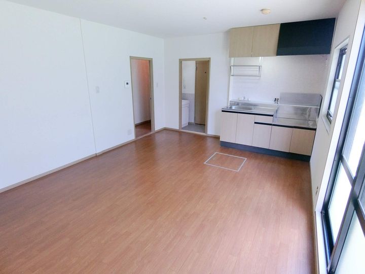 セラビ梅美台B棟103の内装