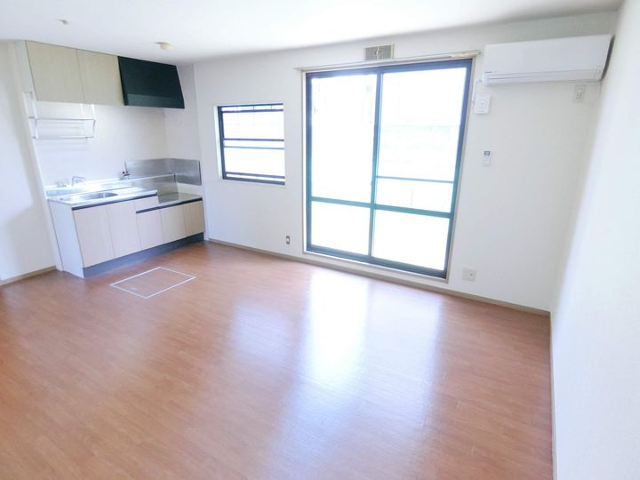 セラビ梅美台B棟103の内装