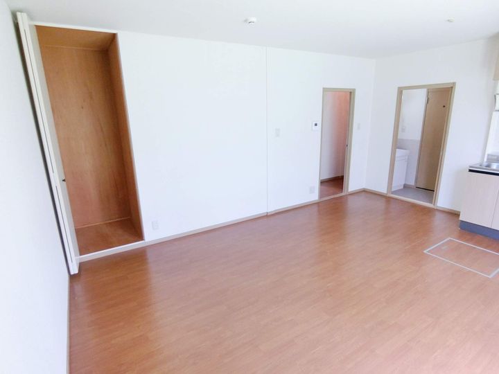 セラビ梅美台B棟103の内装