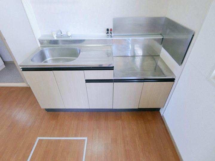 セラビ梅美台B棟103の内装