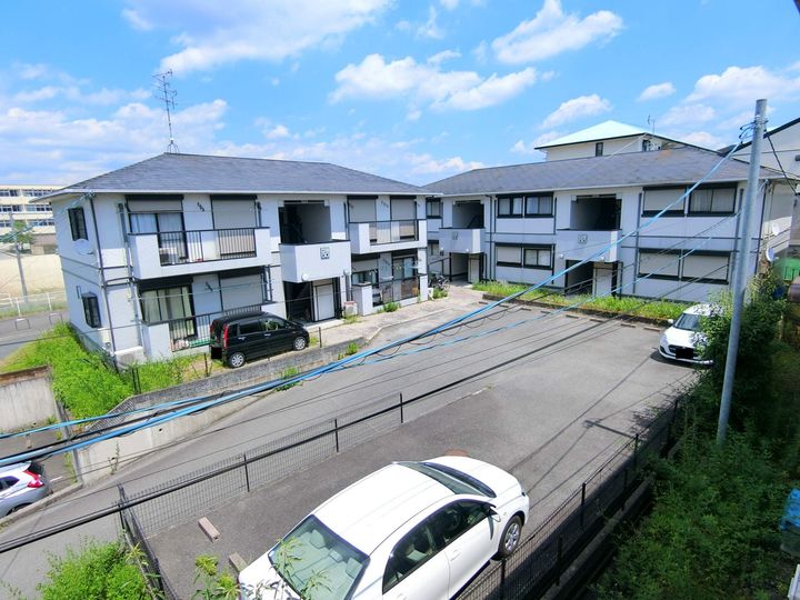 セラビ梅美台B棟103の外観