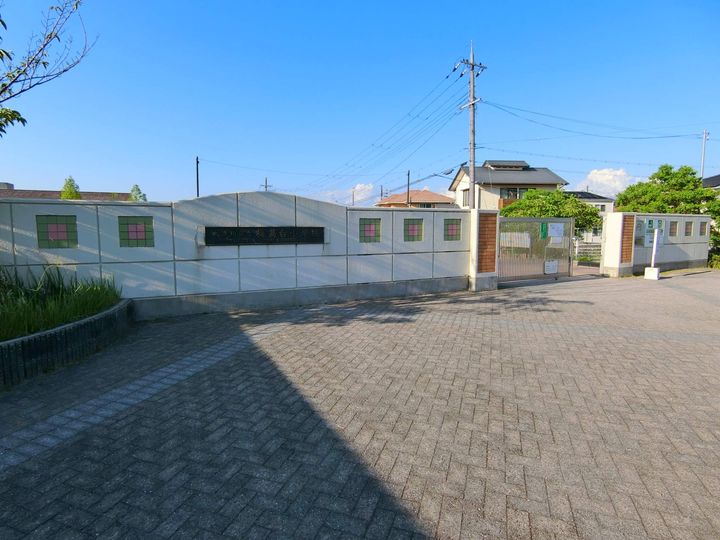 セラビ梅美台B棟103の周辺