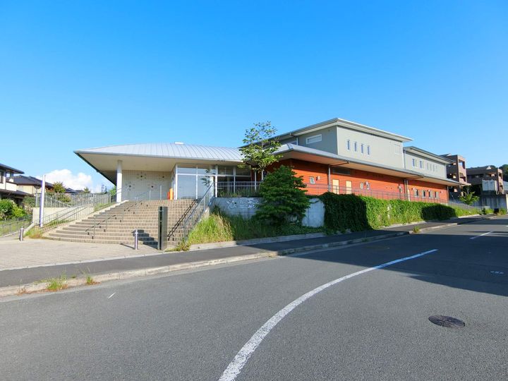 セラビ梅美台B棟103の周辺