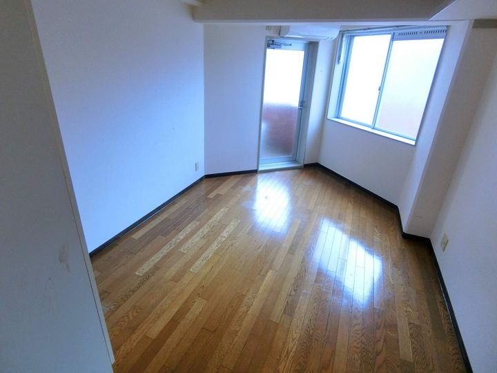 京都府京田辺市河原北口の賃貸マンションの居間