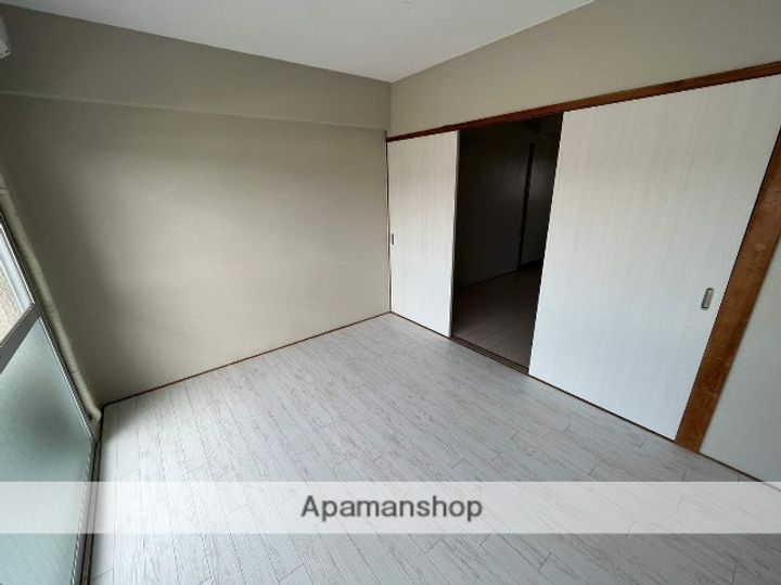 京都府京田辺市大住関屋の賃貸マンションの内装