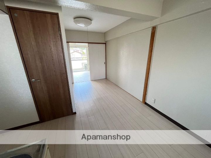 京都府京田辺市大住関屋の賃貸マンションの内装