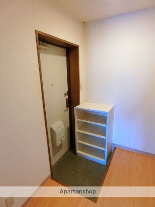 京都府京田辺市河原受田の賃貸マンションの玄関