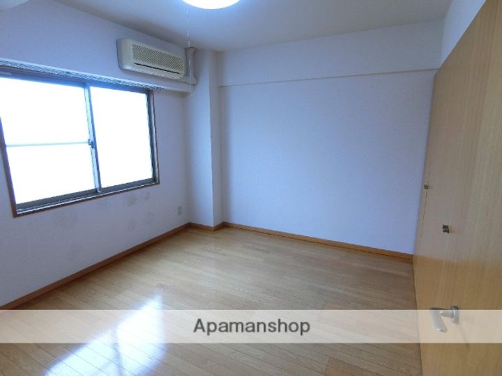 京都府城陽市平川茶屋裏の賃貸マンションの内装