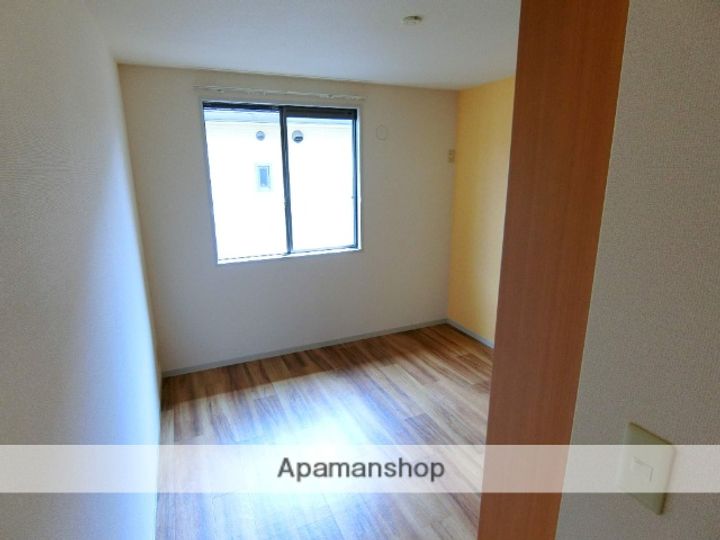 京都府城陽市平川指月の賃貸アパートの内装